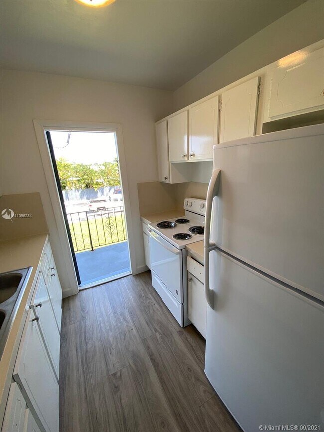 Building Photo - 2300 Pierce St