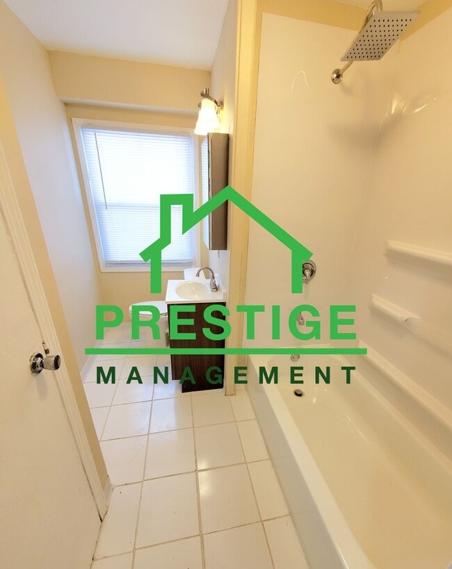 Building Photo - 3 bedroom 1 bath Updated Home Sec 8 welcome