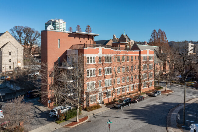 Building Photo - Aston Apartments