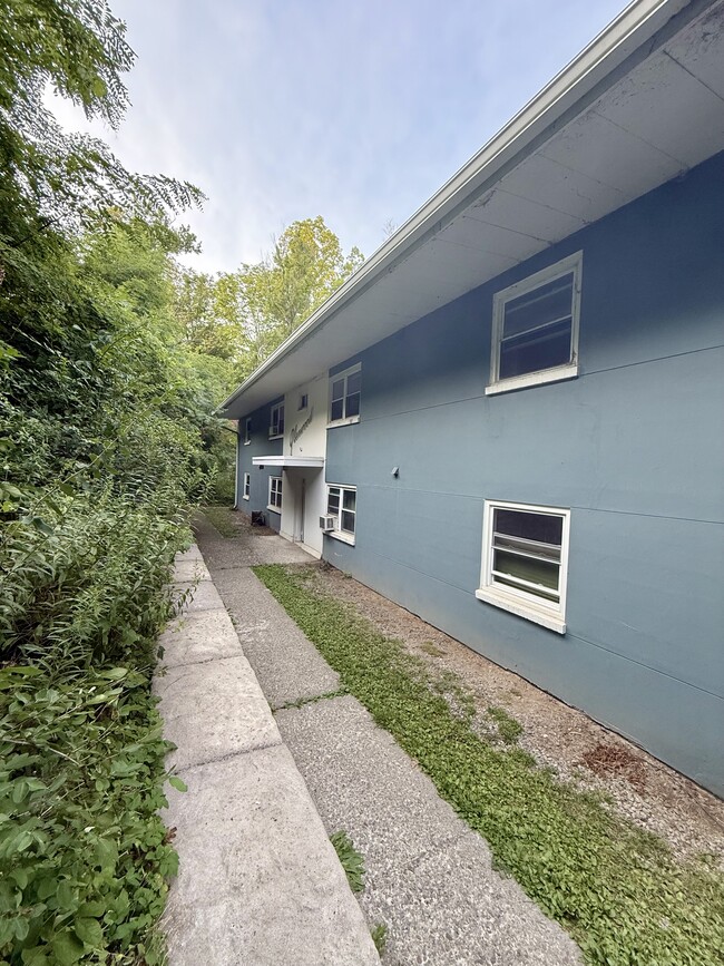 Building Photo - 1 Maplewood Rd