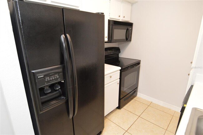 Building Photo - 8643 Mallard Reserve Dr