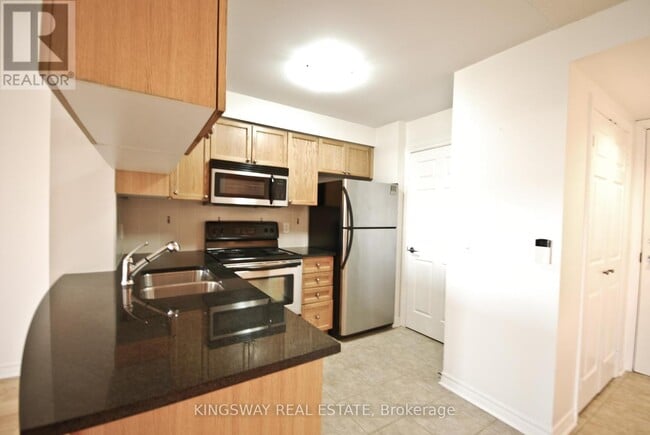 Photo du bâtiment - 2391 Central Park Dr