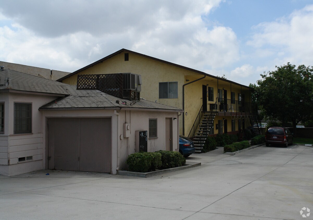 Primary Photo - 736-752 S Mollison Ave