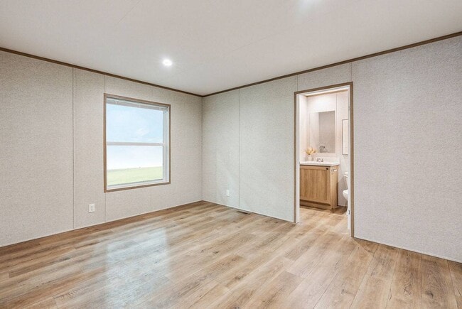 Building Photo - 105 Sundale Trailer Ct