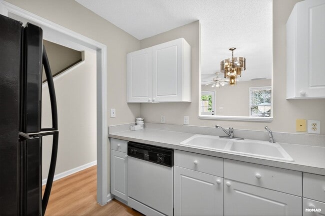 Building Photo - 2505 Bay Harbor Dr