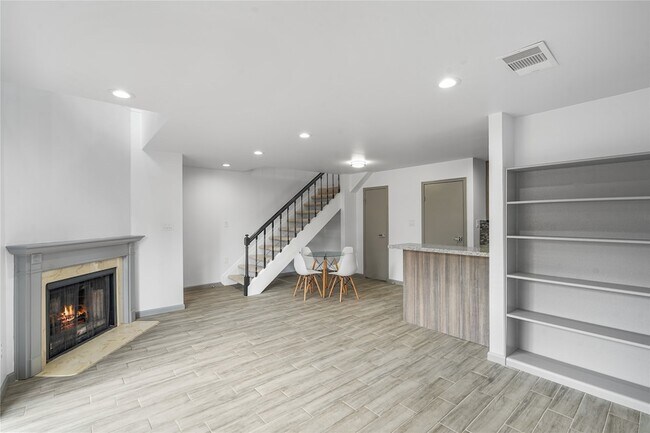 Foto del edificio - 10615 Briar Forest Dr