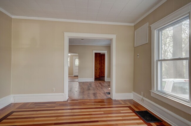 Building Photo - 310 Dewey St