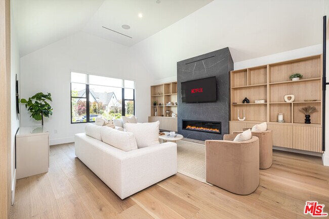 Foto del edificio - 6380 Lindenhurst Ave