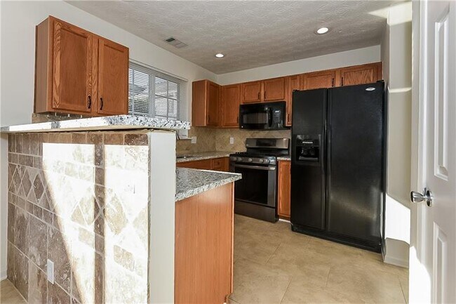 Foto del edificio - 665 W Oaks Dr