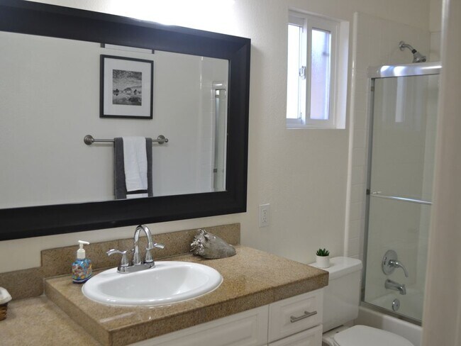 Foto del edificio - 676 Seacoast Dr