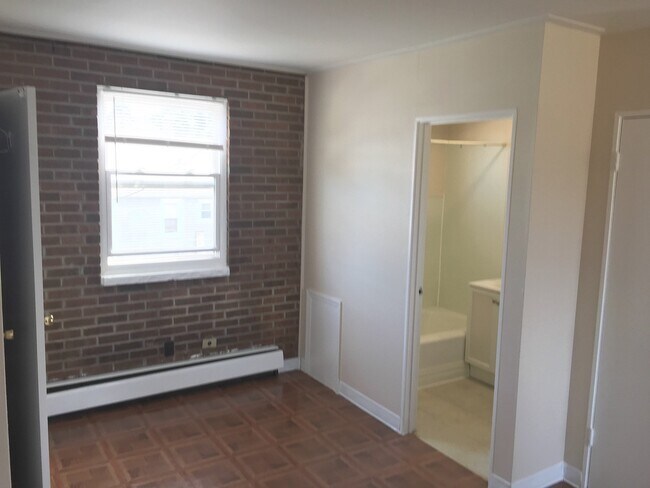 Building Photo - 661 Yeoman St