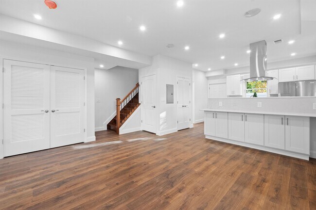 Building Photo - 163 Laidlaw Ave