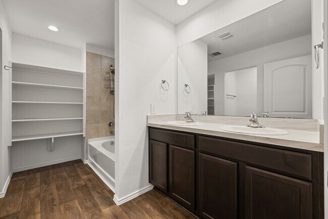 Foto del edificio - 22454 Forest Gorge Ln