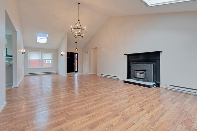 Charming Single Family Home offering 3-be... - Charming Single Family Home offering  3-be...