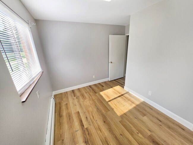 Foto del edificio - 136 N Lake St