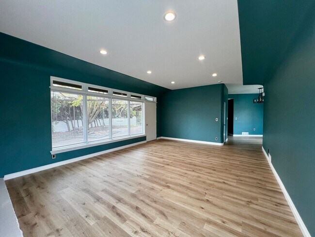 Foto del edificio - Non-Refundable & Security Deposit Total: $2800.00