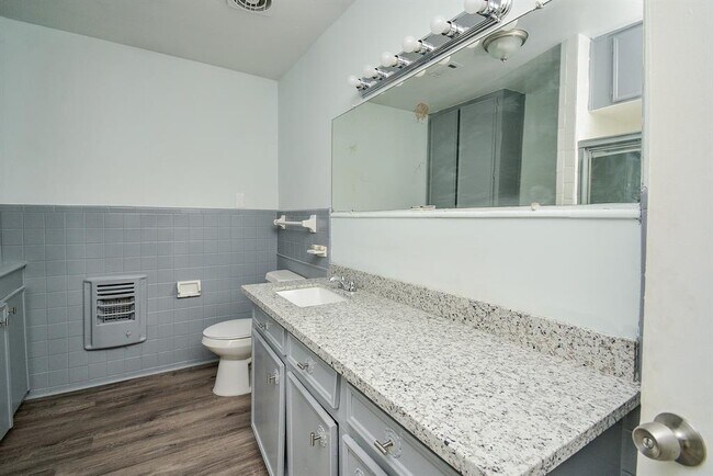 Building Photo - 917 Defender St