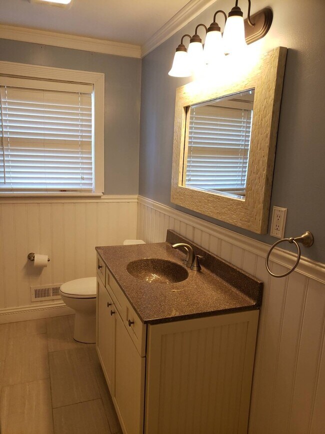 Foto del edificio - 1433 Lakeside Rd