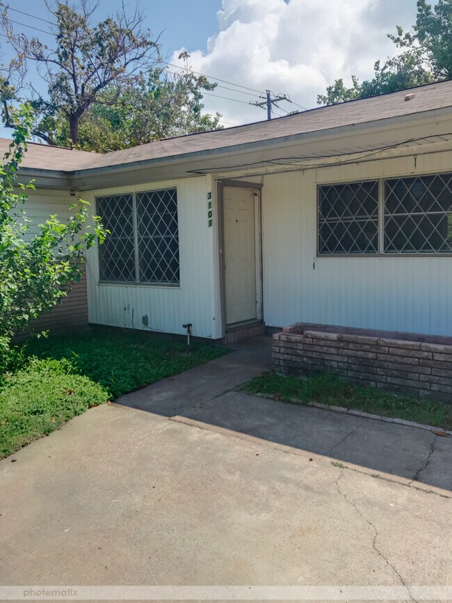 Building Photo - 3101 7th Ave N