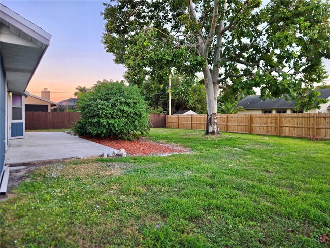 Foto del edificio - 1074 SW Jennifer Terrace