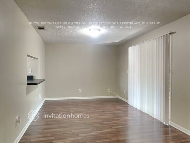 Foto del edificio - 3208 Saddlebrook Ave