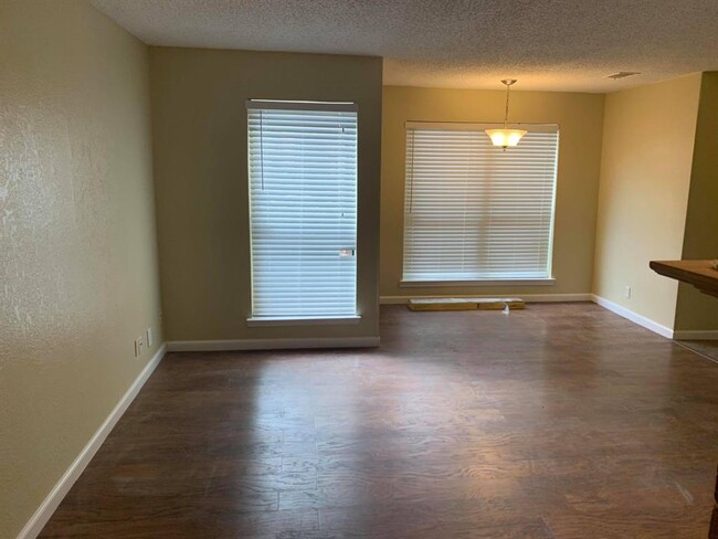 Building Photo - 1100 Harwell Dr