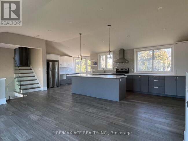 Building Photo - 5132 Cherryhill Crescent
