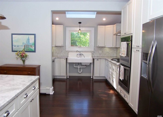 Building Photo - 2046 Oakmere Dr
