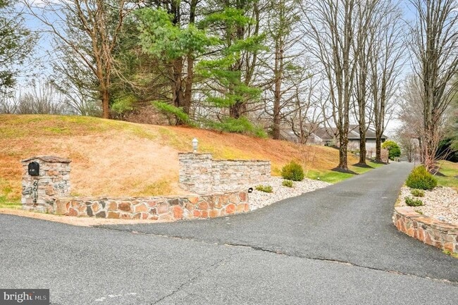 Building Photo - 6614 Corina Ct