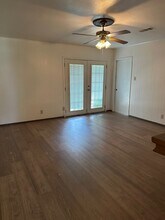 Building Photo - 6003 Heatherbrook Dr