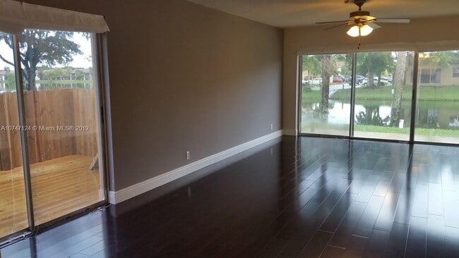 Foto del edificio - 3641 NW 95th Ter