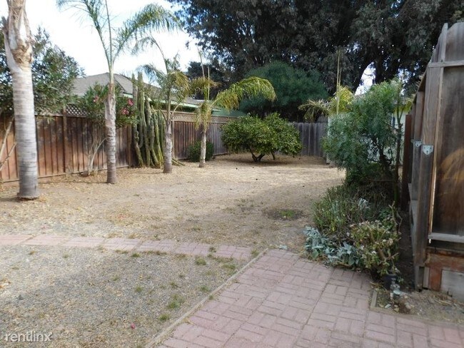 Building Photo - 2 br, 1 bath House - 534 Main Street A Unit A