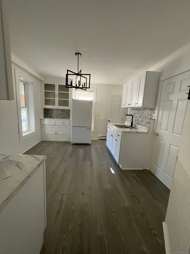 Foto del edificio - 687 Hallett St