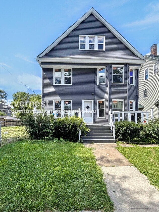 Foto principal - 2216 E 82nd St