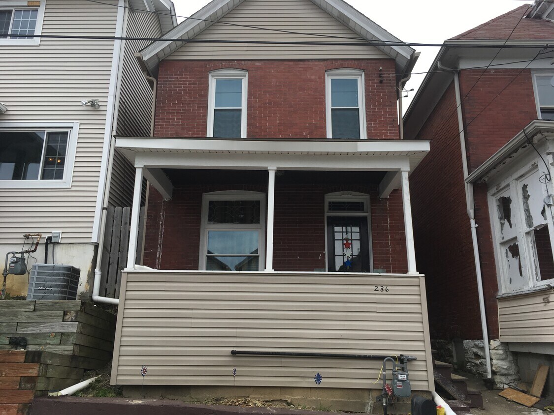 Building Photo - 236 W 8th Ave