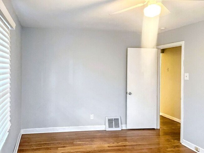 Foto del edificio - 3238 Krem Ave