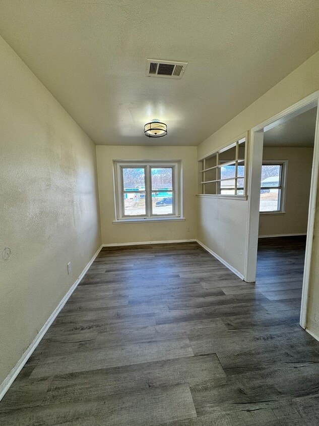 Foto del edificio - 3-Bedroom with Garage in Cul-de-Sac