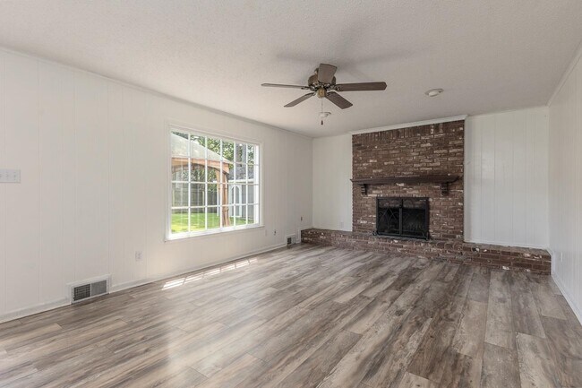 Foto del edificio - 7839 Farindon Dr