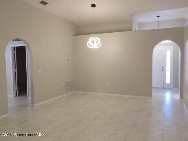 Building Photo - 1605 Sawgrass Dr SW