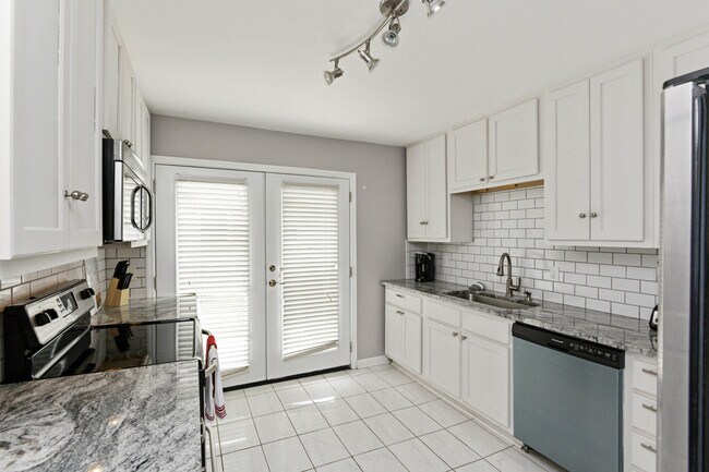 Foto del edificio - 6309 Thunderbird Dr