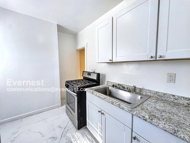 Foto del edificio - 5054 Linsdale St