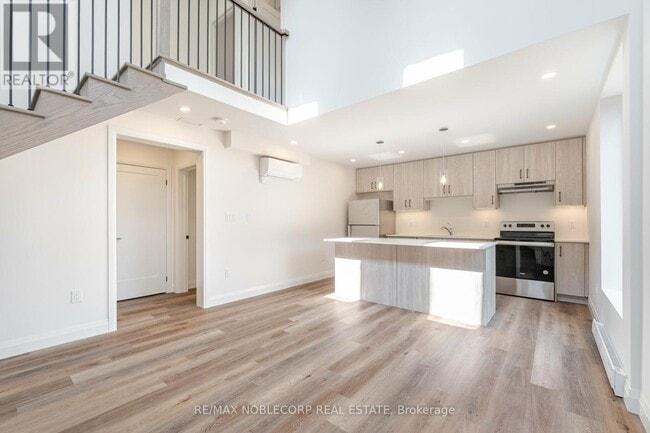 Building Photo - 40 Montcalm Ave