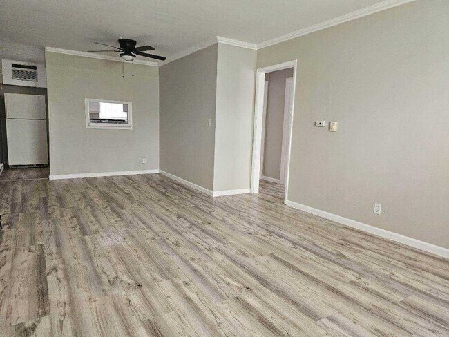 Foto del edificio - 6028 Laurel Hall Dr