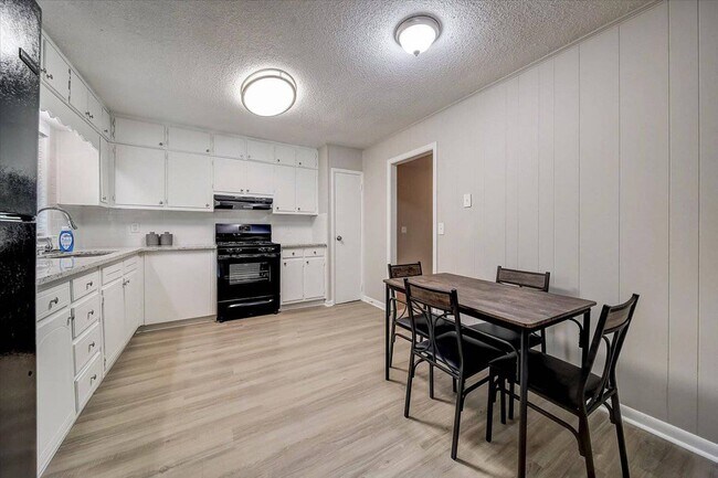 Building Photo - 4474 Cedar Ridge Trail