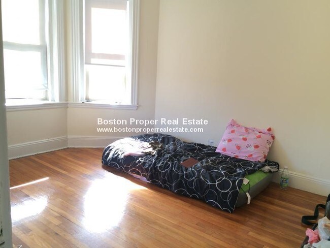 Building Photo - 1203 Boylston St