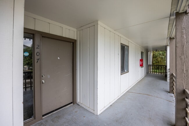 Building Photo - 6519 W Newberry Rd