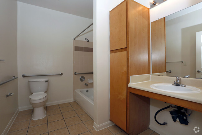 Studio_Bathroom - Grove Place Apartments