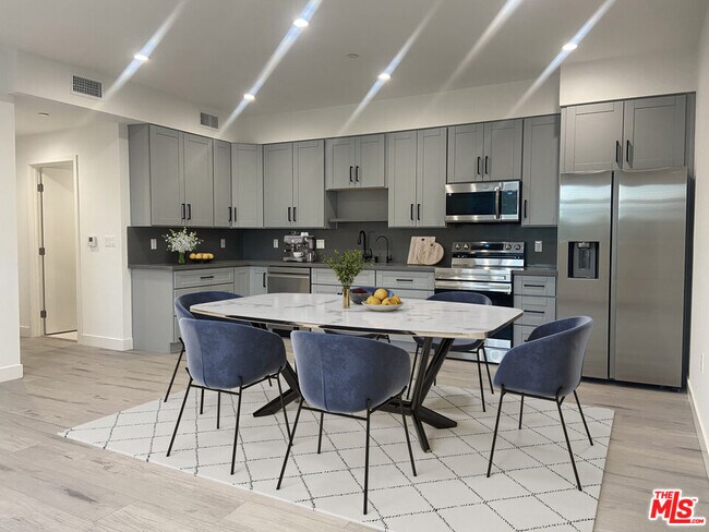 Foto del edificio - 10455 Etiwanda Ave