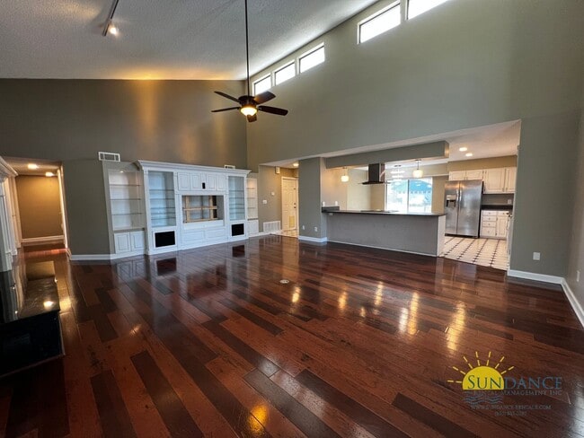 Foto del edificio - Beautiful 3 Bedroom Shalimar Home with In-...