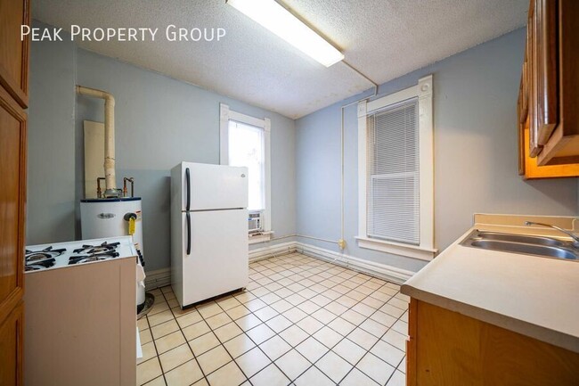 Building Photo - 250 1/2 W. 5th Avenue Rear-